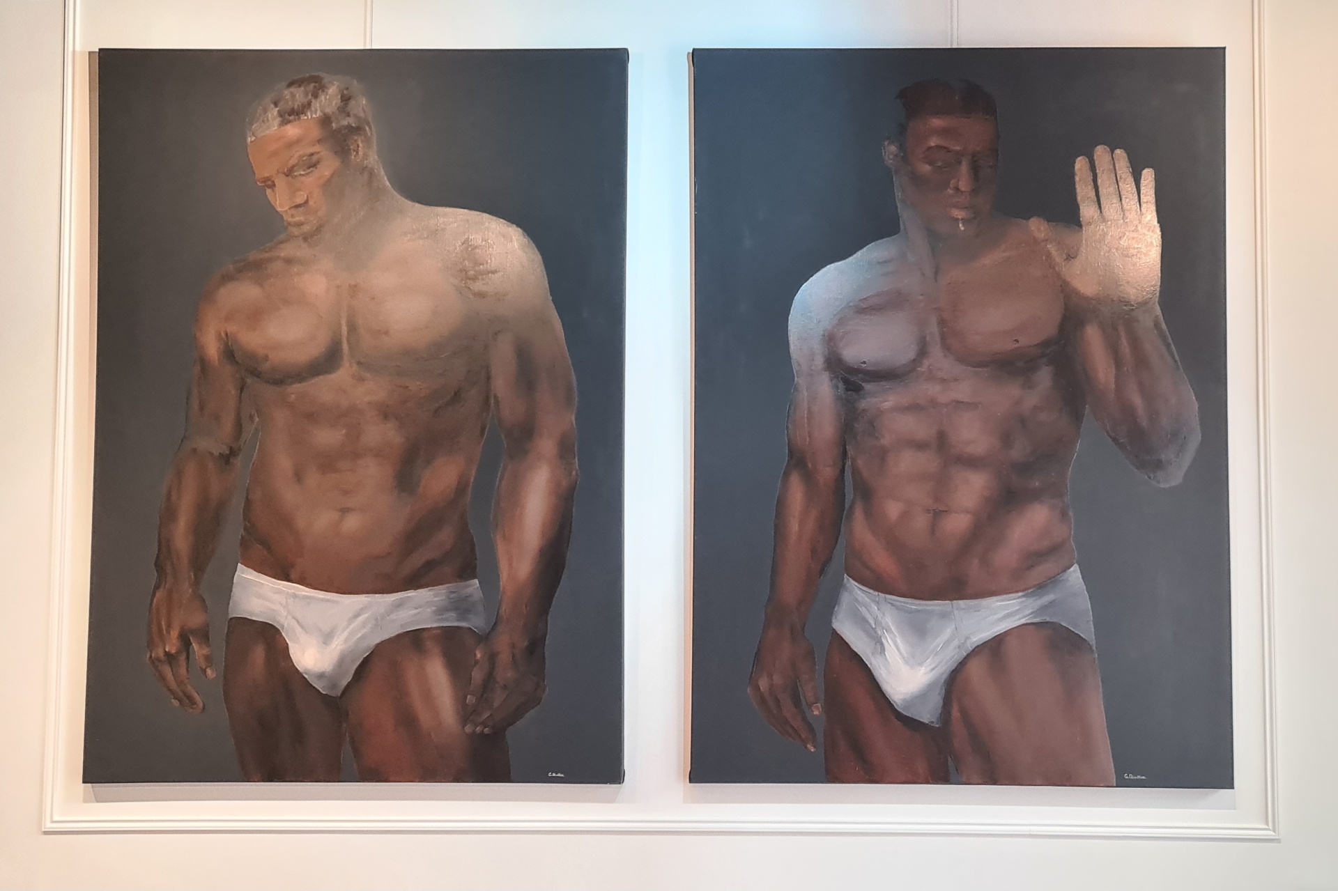 Effacement — vue in situ du diptyque accroché à la Galerie AINAY