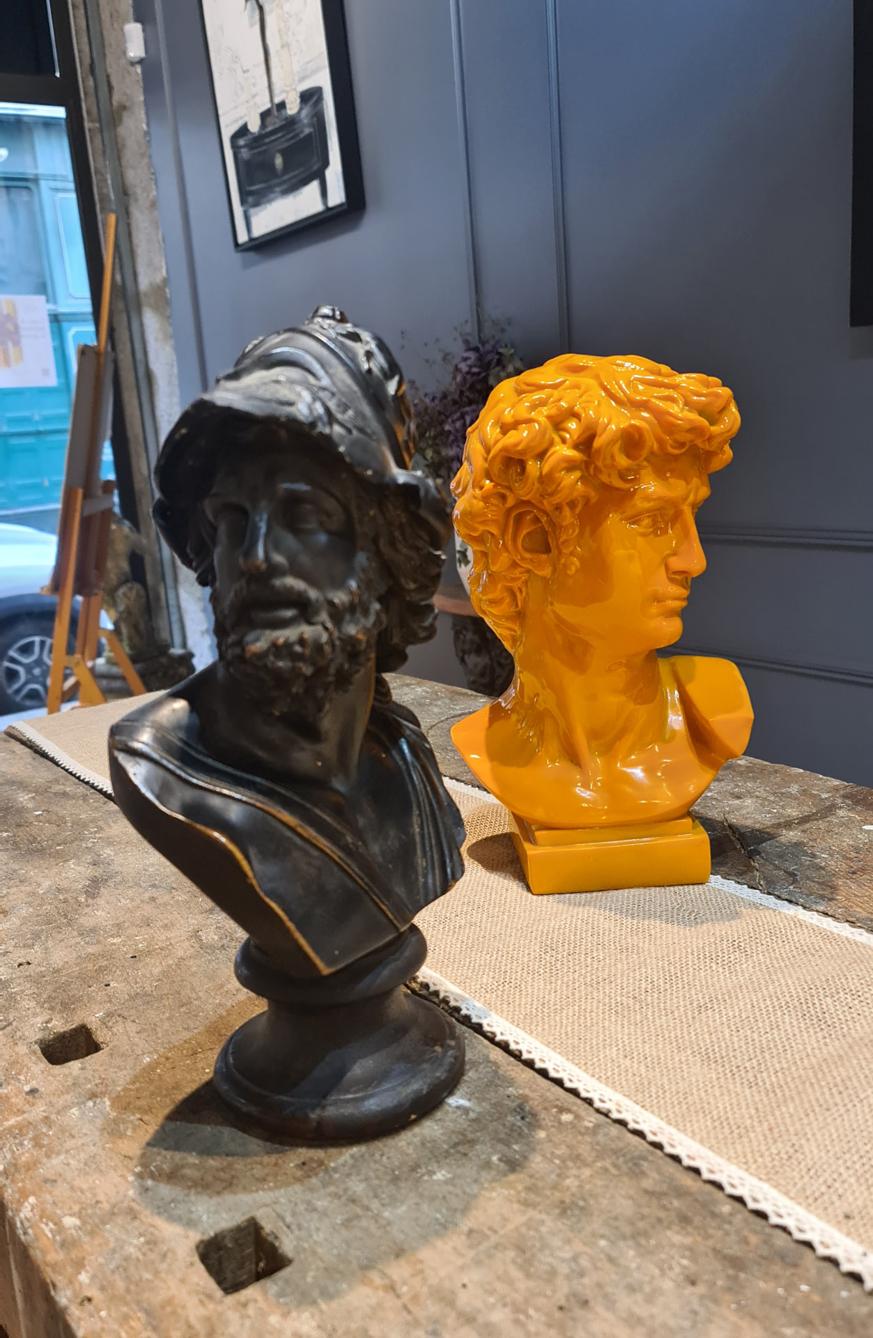Bustes de Ménélas et du David dans la galerie